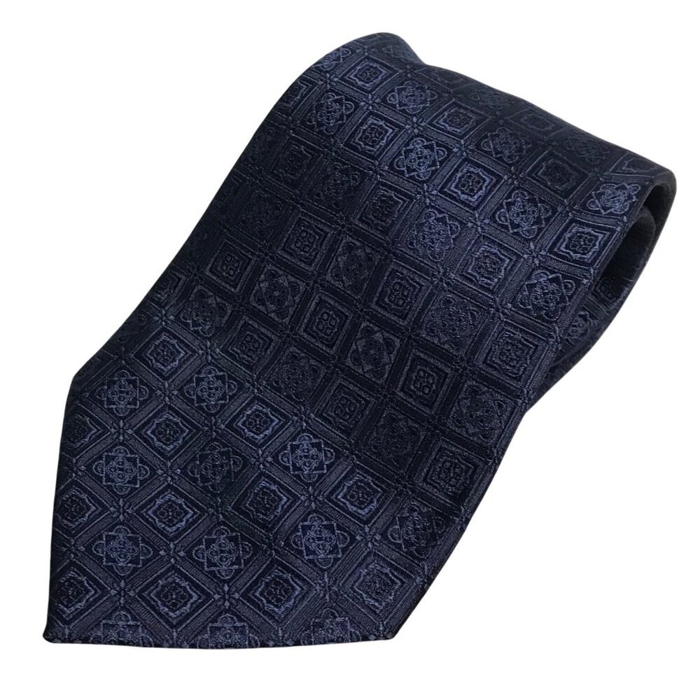 Perry Ellis Portfolio Mens 100% Silk Tie With Geometric Pattern Navy Blue